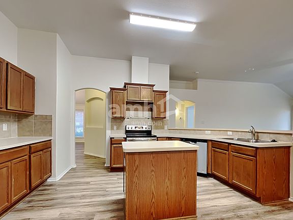 3rd image of 1041 Hidden Lake Dr