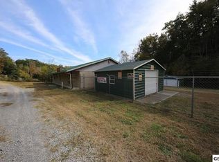 1723 Bluff Mountain Rd, Sevierville, TN 37876