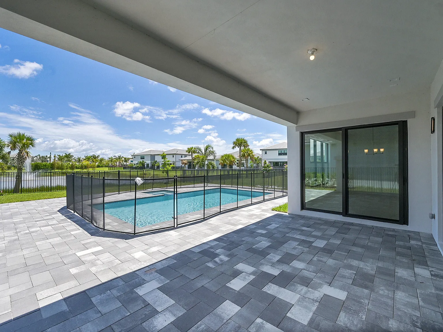 5 bed, 5.0 bath, 3656 sqft, $7,500 — Photo 2