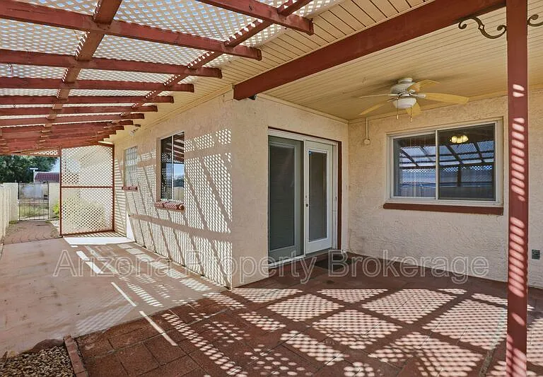 2192 E Balboa Dr — Photo 26