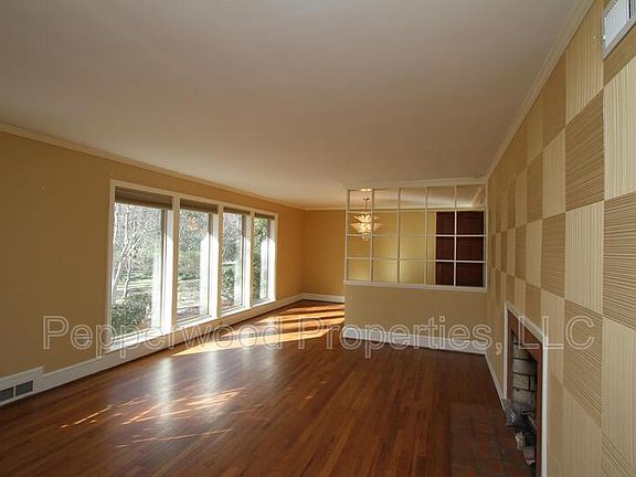 3rd image of 327 N Park Dr