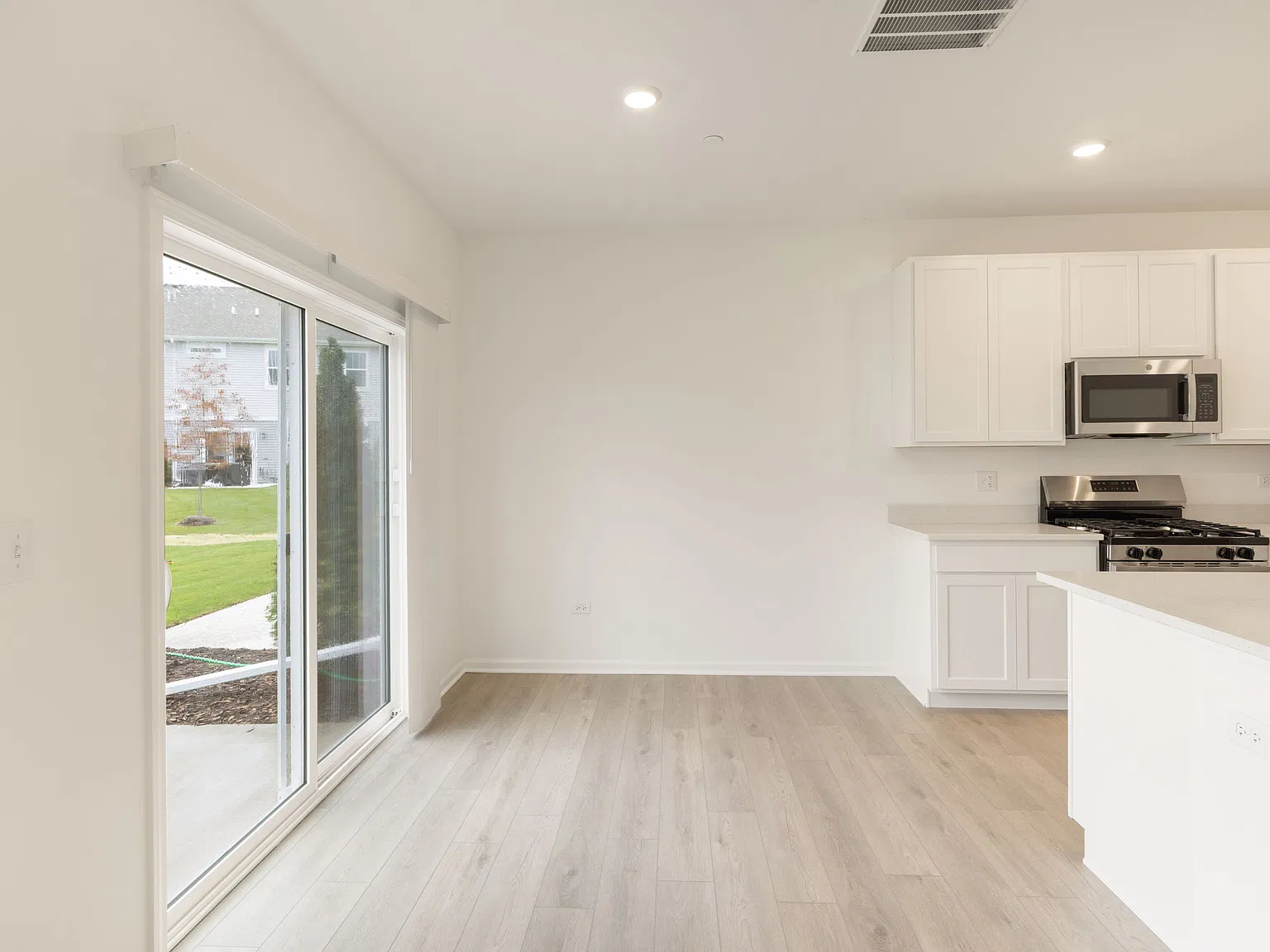 3 bed, 2.5 bath, 1767 sqft, $2,800 — Photo 4