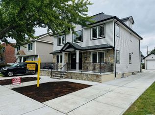 7717 263rd St, Glen Oaks, NY 11004