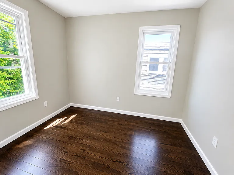 21 Chelsea Ave — Photo 34