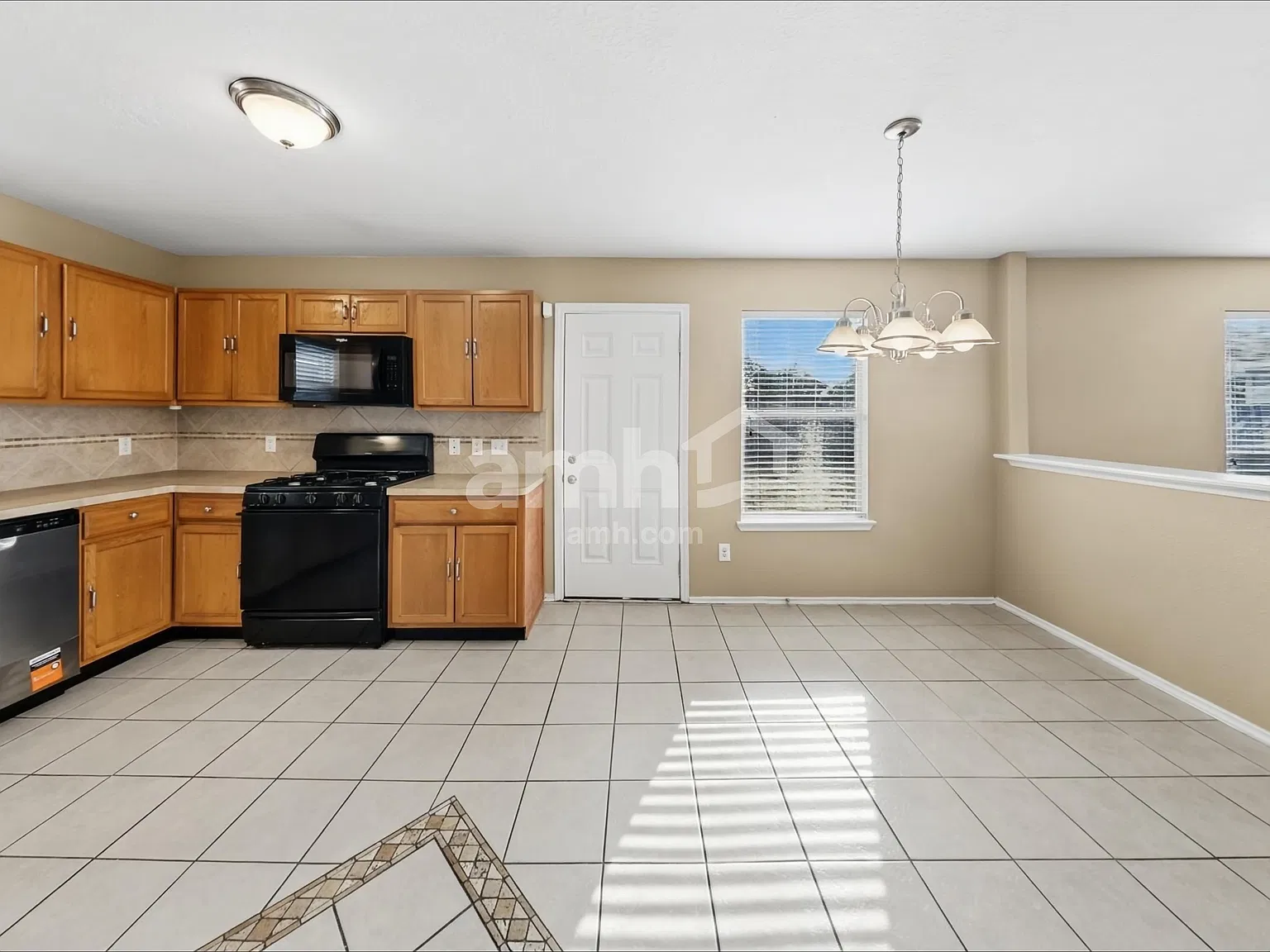 5 bed, 2.5 bath, 2667 sqft, $2,470 — Photo 4