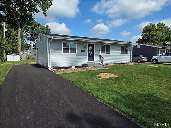 2nd image of 1135 Campion Ln