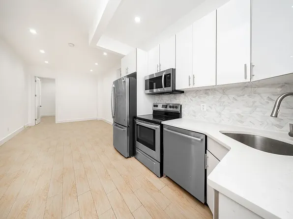 5-42 51st Avenue image 1 of 11