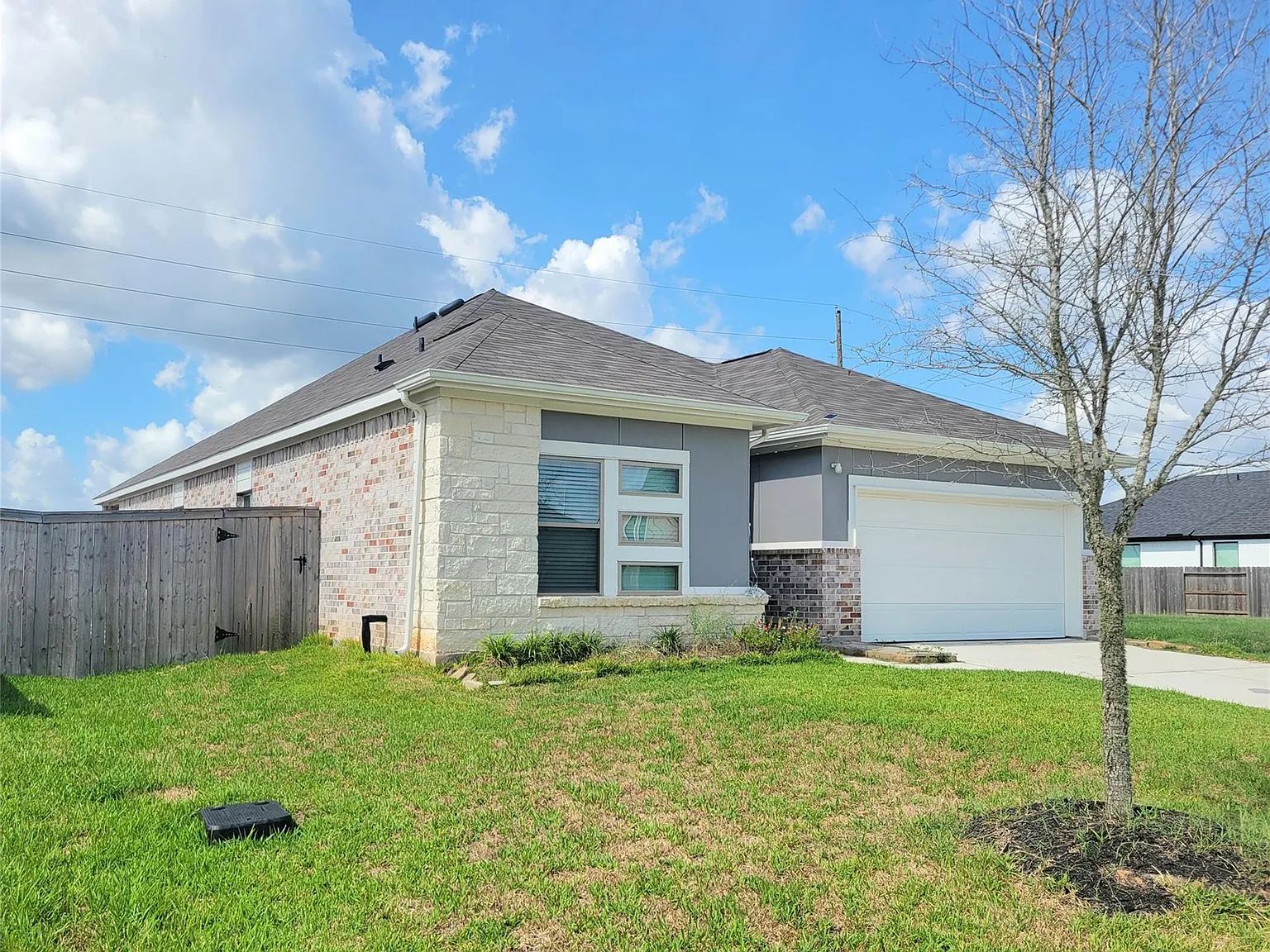 4 bed, 3.0 bath, 2025 sqft, $2,500 — Photo 3