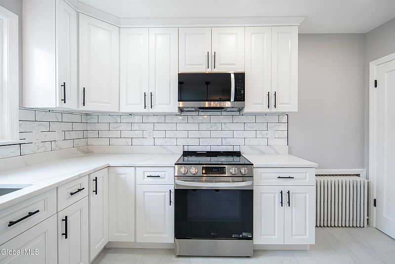 4th image of 572 New Loudon Road