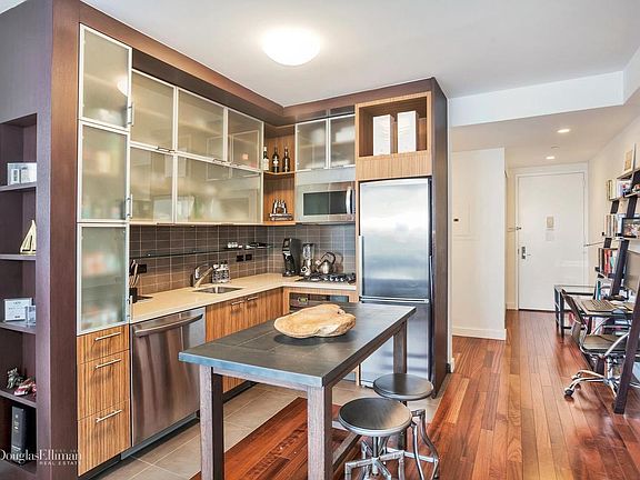 2nd image of 620 W 42nd St APT 16K