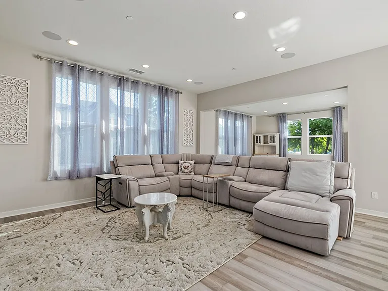 81 Alienta Ln — Photo 2