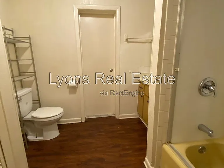 7906 Suncoast Dr — Photo 10
