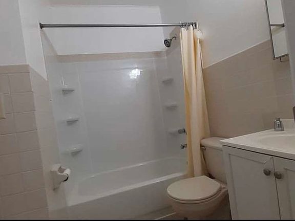 5th image of 235 Scholes St #2