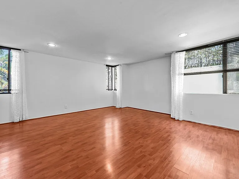 1900 Vine St #212 — Photo 7