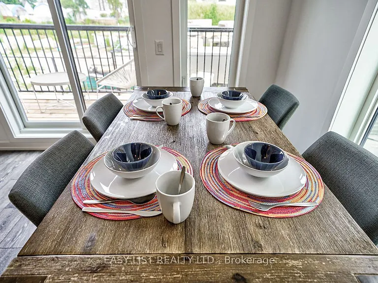 27 Spruce Pines Cres — Photo 5