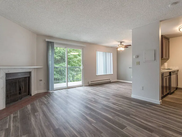 Solana Apartments — Photo 12