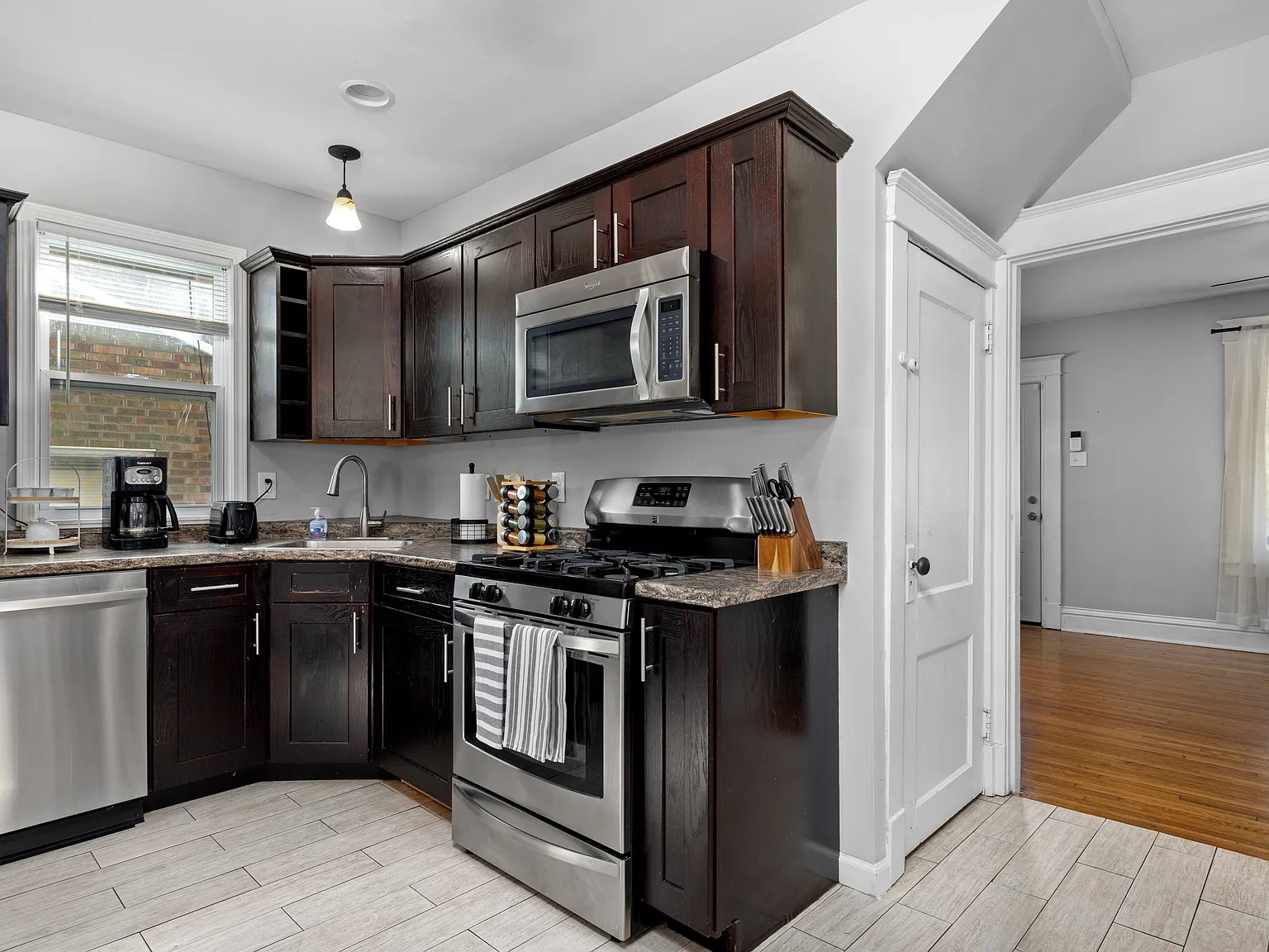 2 bed, $2,270 — Photo 2