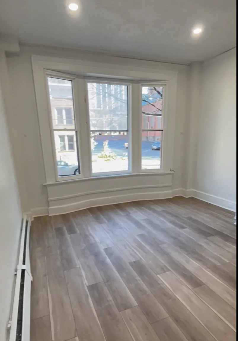 Studio, 700 sqft, $1,100 — Photo 2