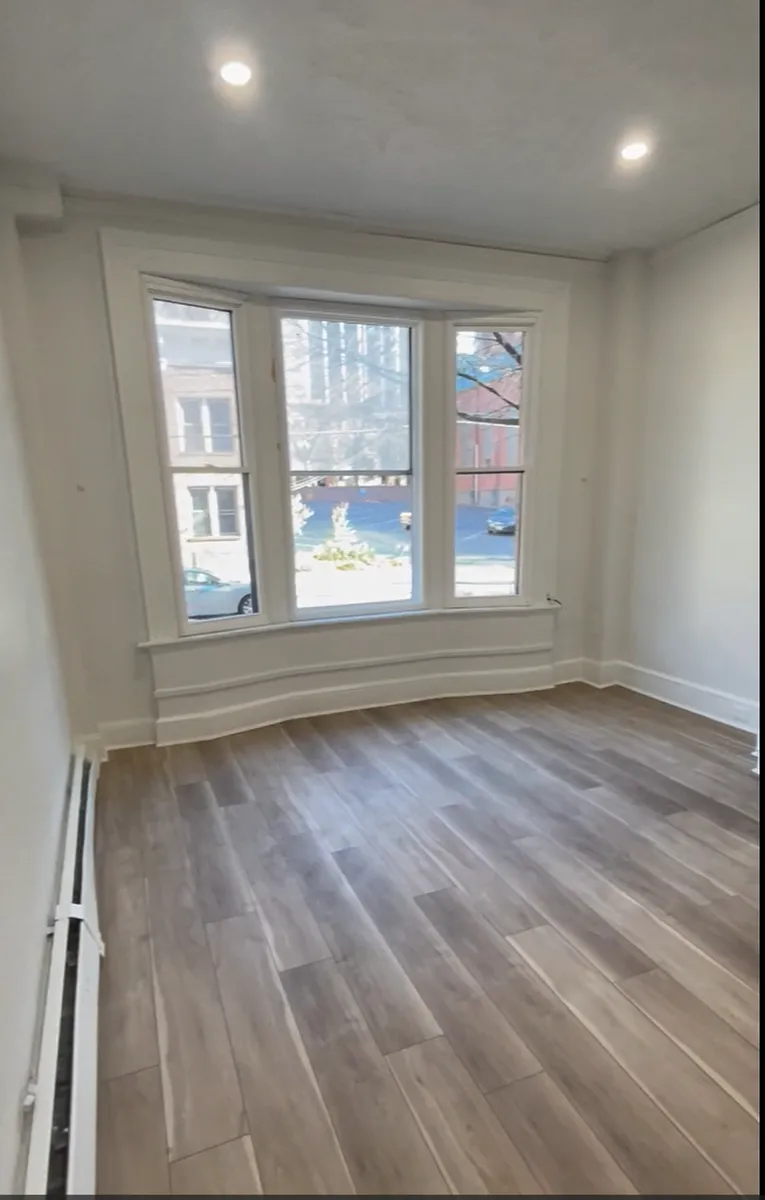 Building Photo - 98 Chestnut St #1F