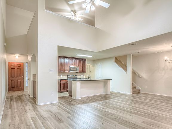 3rd image of 9948 Fleetwood Dr
