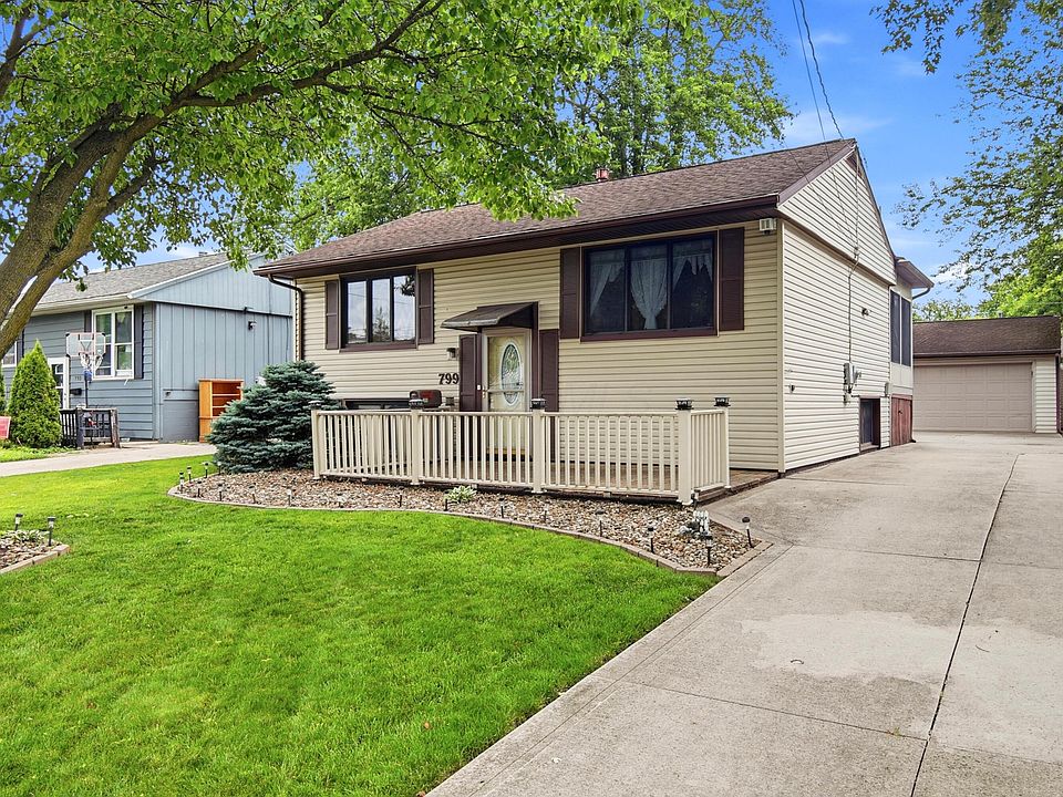 1st image of 799 Vancouver Dr