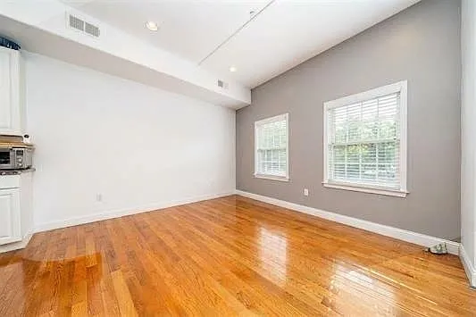 2 bed, 1.0 bath, 900 sqft, $2,500 — Photo 3