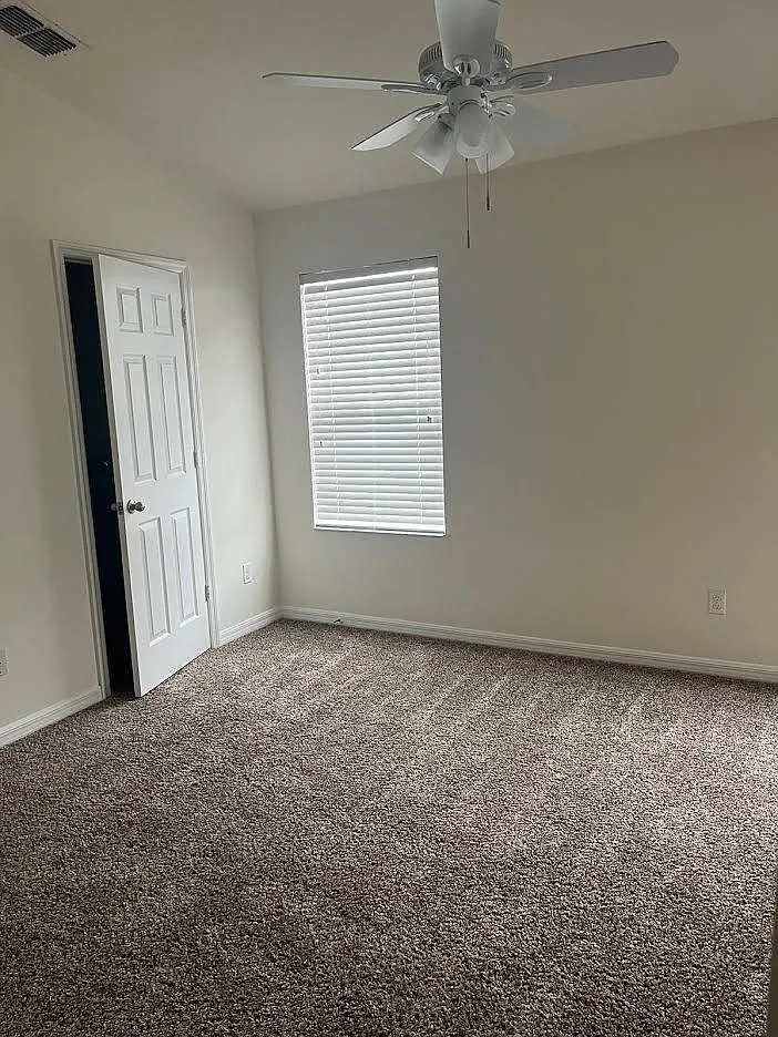 2 bed, 2.5 bath, 1324 sqft, $2,000 — Photo 3