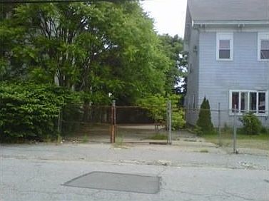2nd image of 62 Warren St