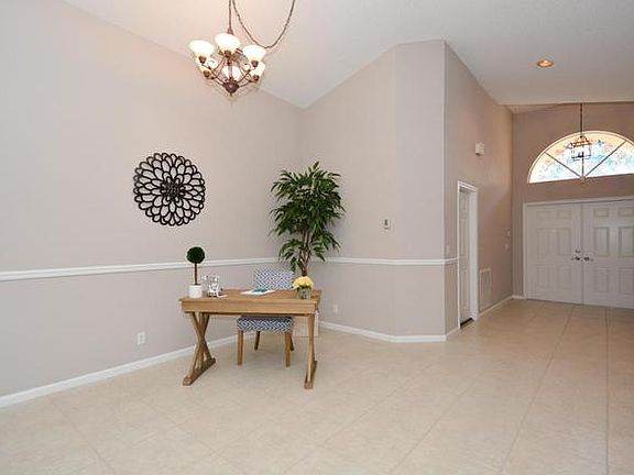 4th image of 1377 Fairfax Cir E