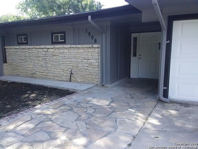 1st image of 1906 Edgehill Dr