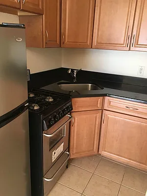 Rented by Avenues Real Estate | media 32