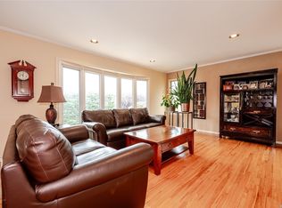103 Elaine Dr, Oceanside, NY 11572