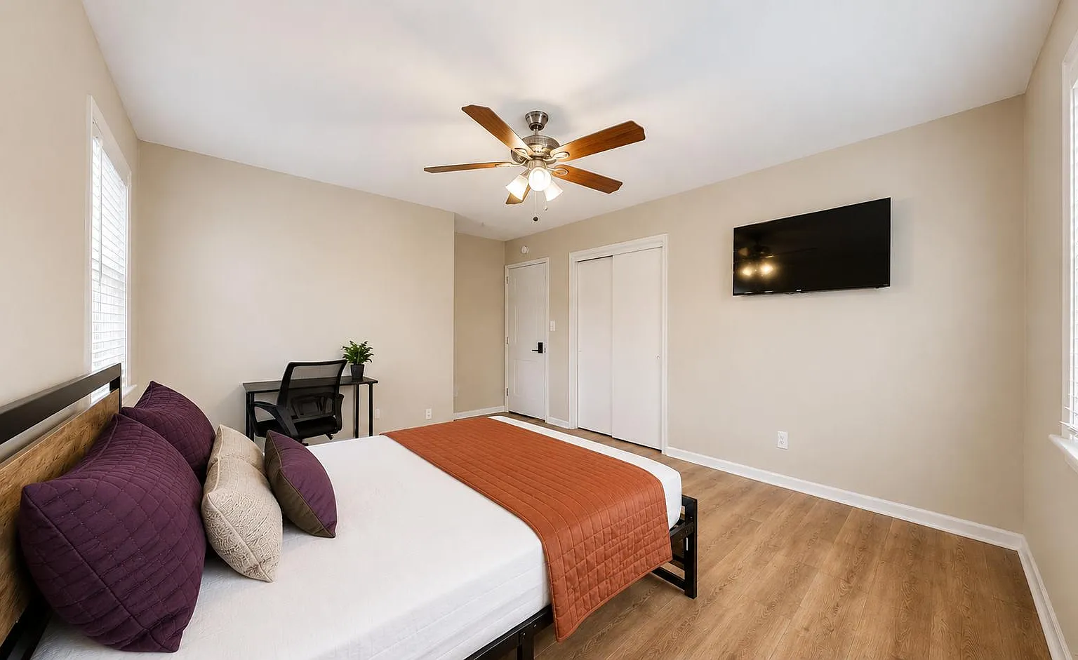4 bed, 6.0 bath, 1960 sqft, $741 — Photo 3