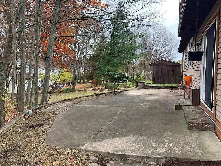 1081 Oakbrooke Dr — Photo 18