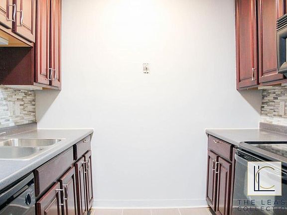 2nd image of 3047 Hawthorne Dr NE