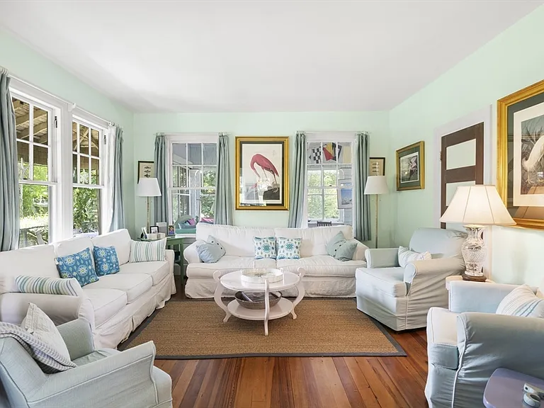 21 McKinley Ave — Photo 9