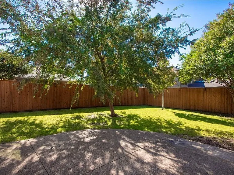 4428 Emerson Dr — Photo 17