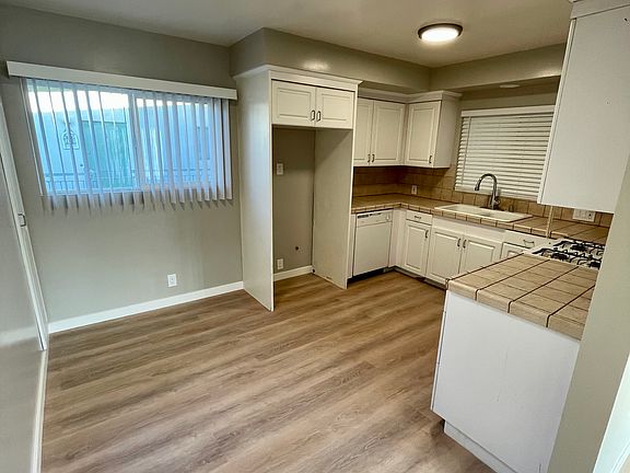3rd image of 2754 Hermosa Ave #10
