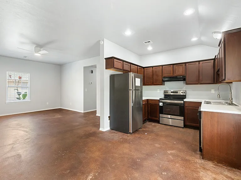 118 S L Ave — Photo 17