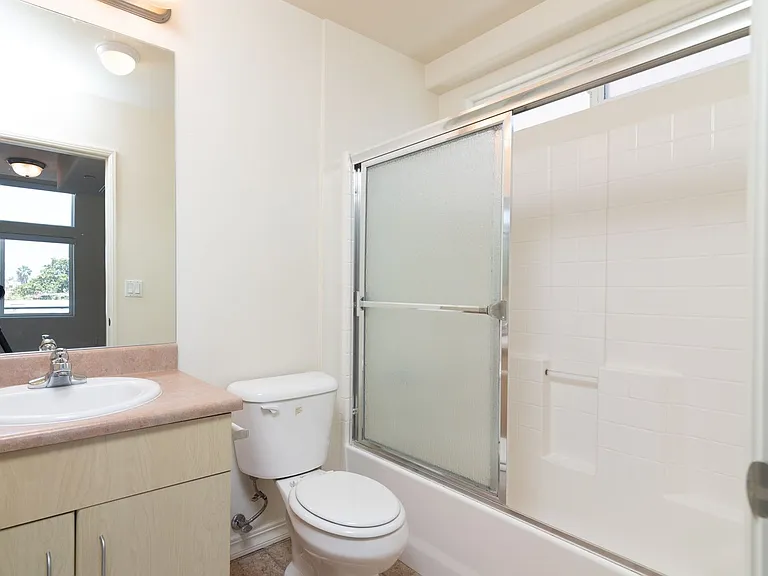 Motor Apartments — Photo 20