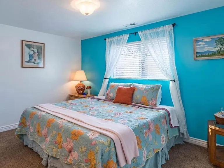 236 S Aileen Way #A — Photo 8