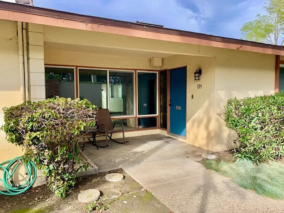 109 E Channel Islands Blvd