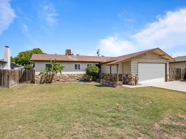 1395 Cypress Ln, Lemoore, CA 93245