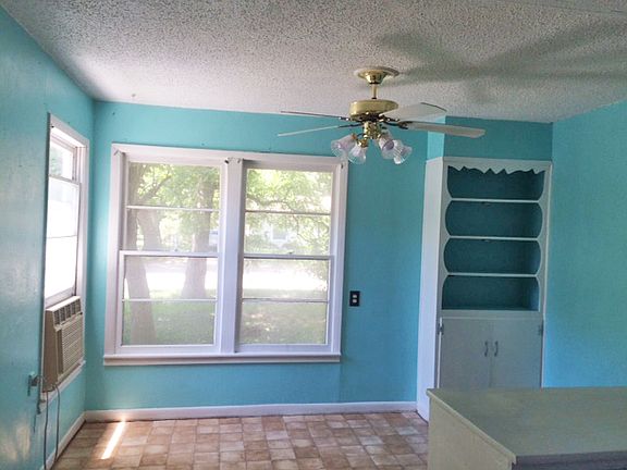 Dining w/built in cabinet