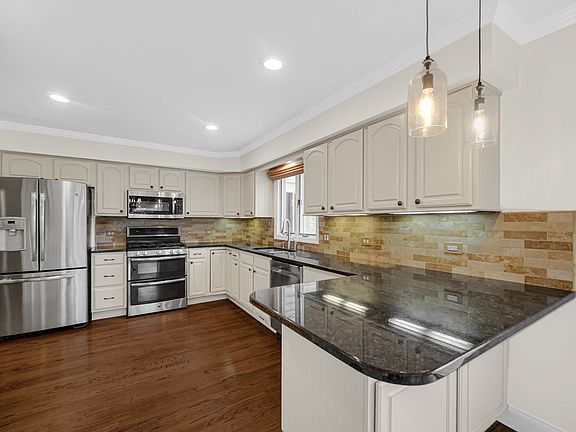 2nd image of 613 Ford Ln