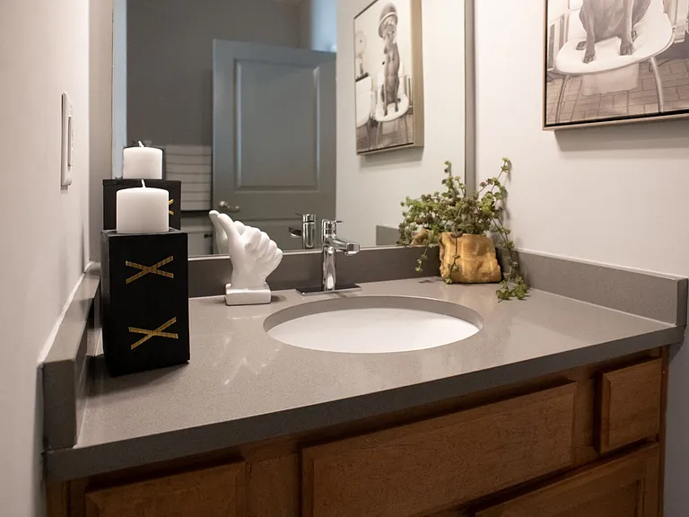Grand Island Apartments — Photo 9