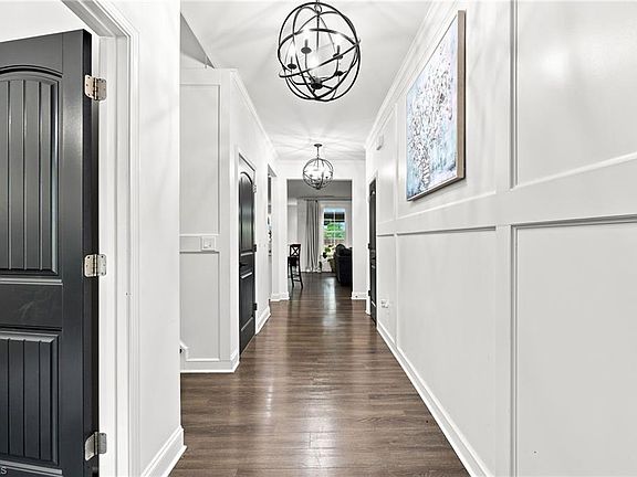 4th image of 859 Royal Oak Ln