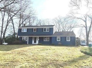 3 Sleepy Hollow Ln, Miller Place, NY 11764