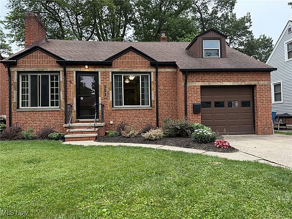 3rd image of 555 Parkside Dr