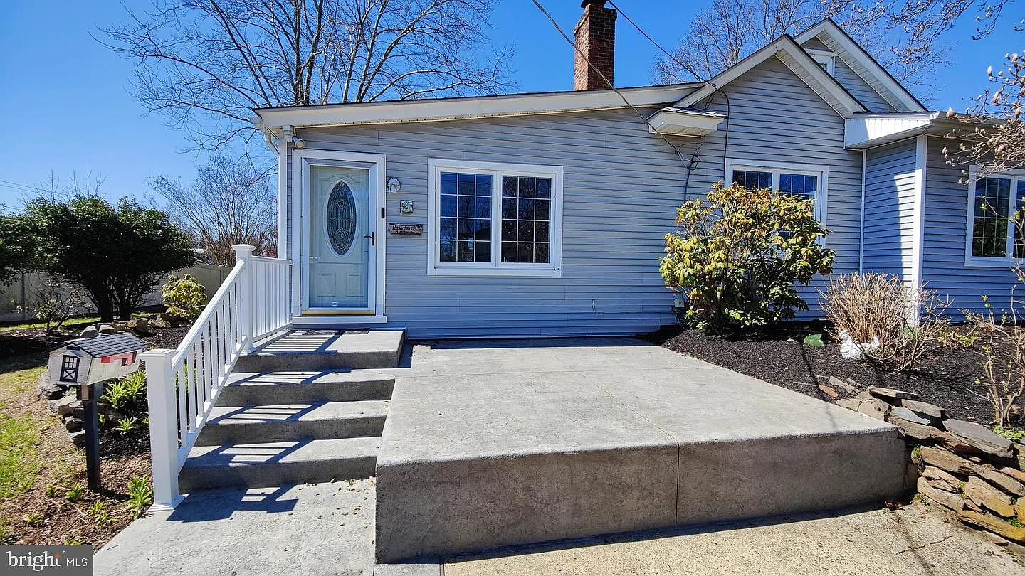 3 bed, 2.0 bath, 1932 sqft, $2,975 — Photo 3